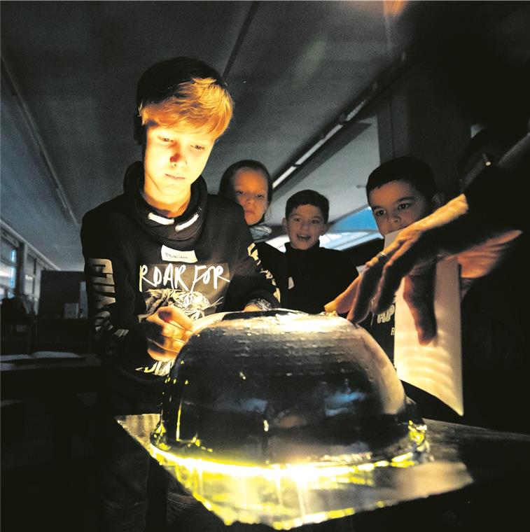 Experimente zwischen Licht und Schatten Theoretisches Wissen praktisch anwenden, dafür steht das Kinderuni-Forschercamp.
