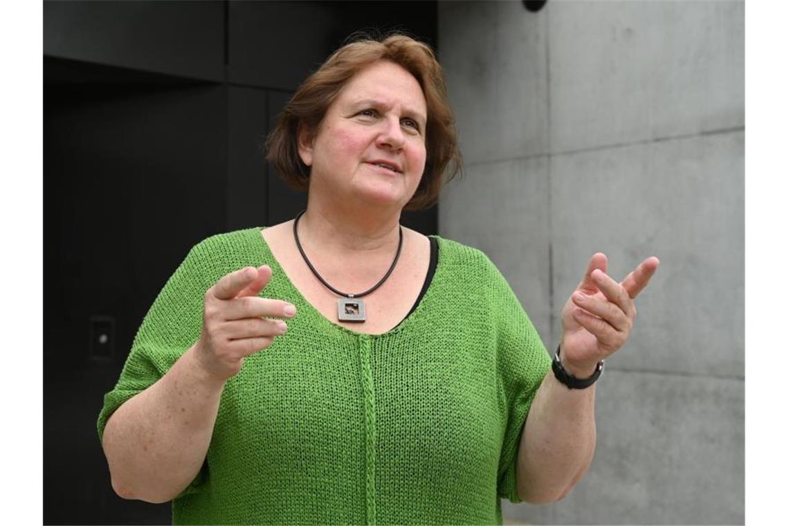 Unbezahlte Sommerferien für Junglehrer: Kritik an Schopper Theresa Schopper (Bündnis 90 / Die Grünen) spricht. Foto: Bernd Weißbrod/dpa/Archivbild