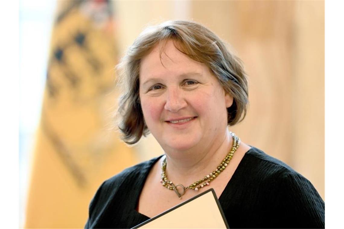 Theresa Schopper (Bündnis 90/Die Grünen), Kultusministerin von Baden-Württemberg, lächelt. Foto: Bernd Weissbrod/dpa