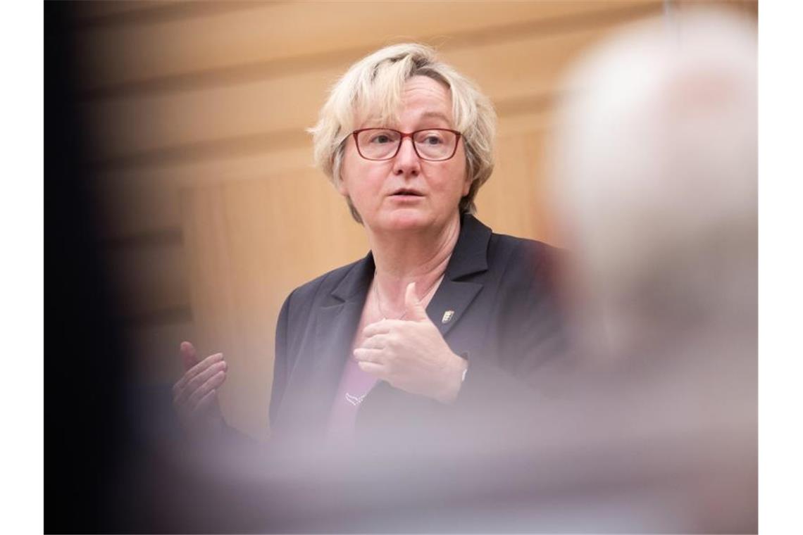Hochschulen: Rechtsberatung für Opfer sexueller Belästigung Theresia Bauer (Bündnis 90/Die Grünen), Landesministerin von Baden-Württemberg für Wissenschaft und Kunst. Foto: Tom Weller/dpa/Archivbild
