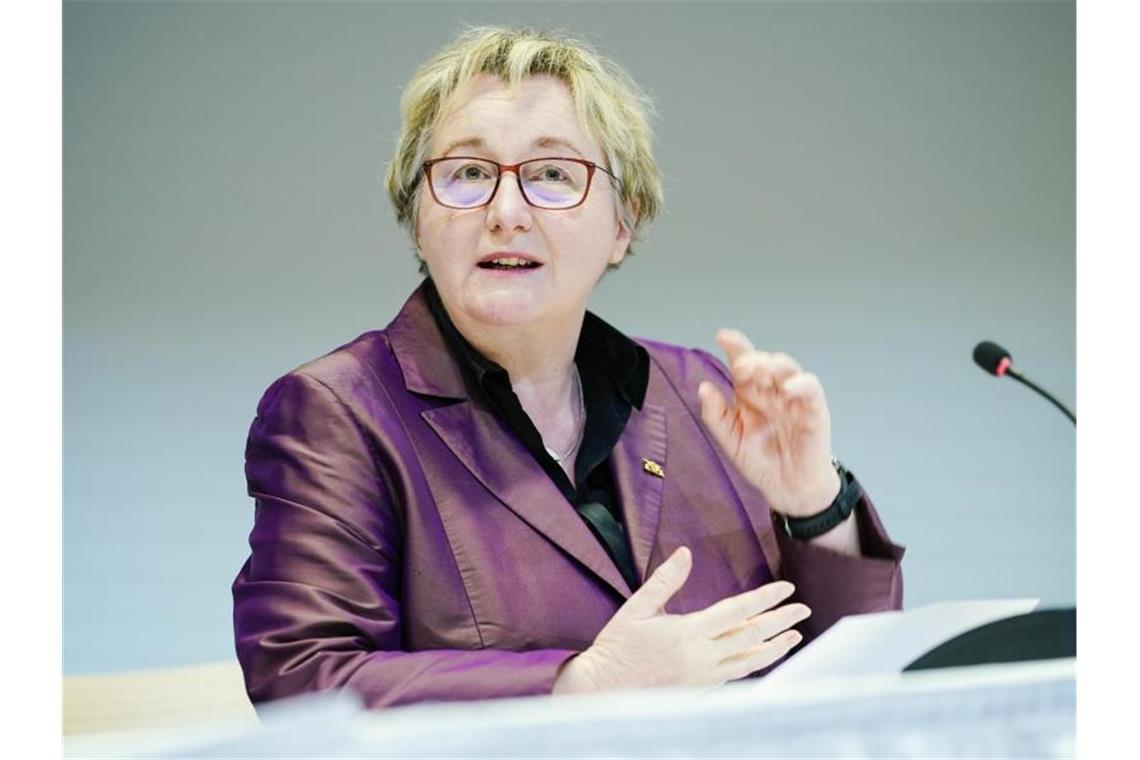 Theresia Bauer (Bündnis 90/Die Grünen) spricht. Foto: Uwe Anspach/dpa/Archivbild