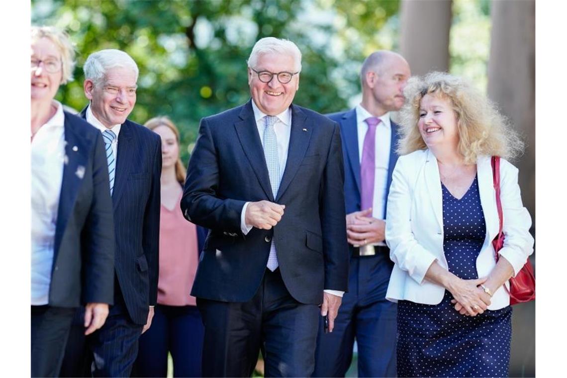 Steinmeier ruft zur Zivilcourage gegen Antisemitismus auf Theresia Bauer (l-r, Bündnis 90/Die Grünen), Ministerin für Wissenschaft, Forschung und Kunst, Josef Schuster, Präsident des Zentralrats der Juden, Bundespräsident Frank-Walter Steinmeier und Barbara Traub, Vorstandssprecherin der Israelitischen Religionsgemeinschaft Württembergs. Foto: Uwe Anspach