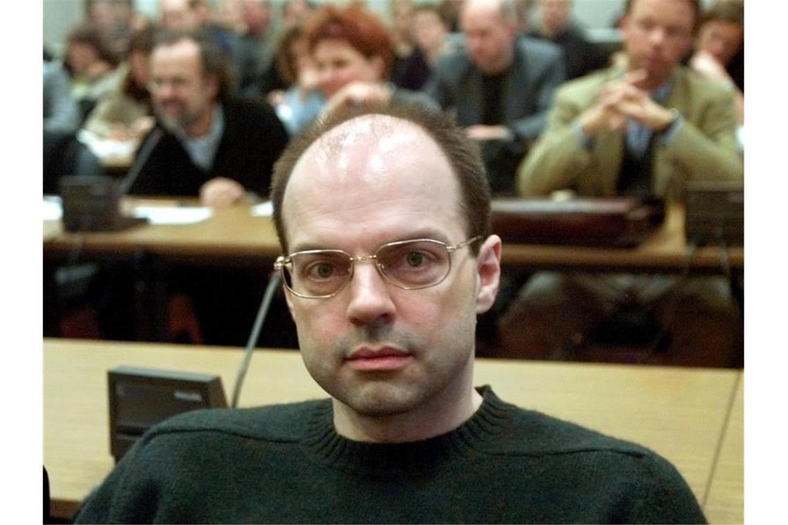 Termin für Auslieferung Drachs weiter unklar Thomas Drach, Drahtzieher der Reemtsma-Entführung, sitzt im Landgericht auf der Anklagebank. Foto: Michael Probst/AP Pool/dpa