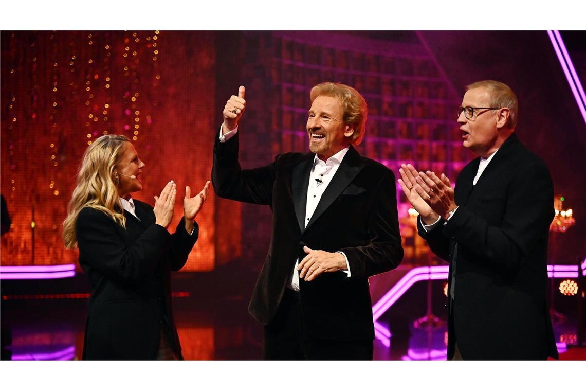 Thomas Gottschalk eingerahmt von Barbara Schöneberger und Günther Jauch bei seiner großen Abschiedsshow bei RTL