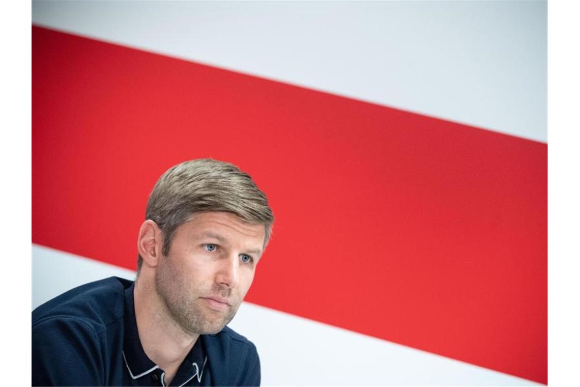 Thomas Hitzlsperger nimmt an einer Pressekonferenz teil. Foto: Marijan Murat/dpa/Archivbild