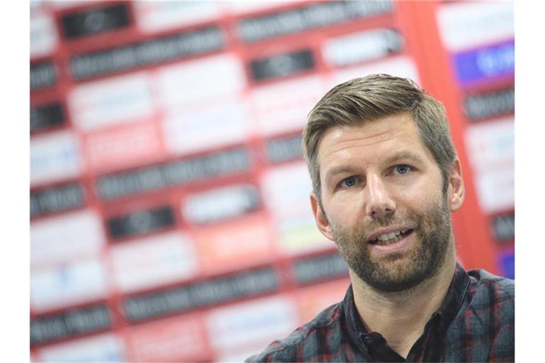 Thomas Hitzlsperger nimmt an einer Pressekonferenz teil. Foto: Sebastian Gollnow/dpa