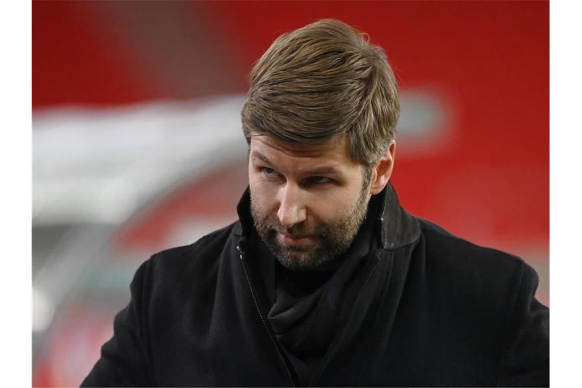 VfB: Coronabedingter Verlust von 45 Millionen Euro Thomas Hitzlsperger, Vorstand Sport vom VfB Stuttgart, kommt ins Stadion. Foto: Marijan Murat/dpa/Archivbild