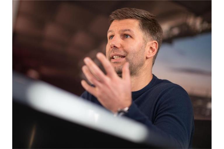 Thomas Hitzlsperger, Vorstandsvorsitzender der VfB Stuttgart 1893 AG, spricht. Foto: Marijan Murat/dpa