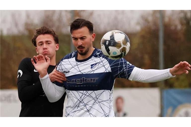 Thomas Ivan (rechts) schlüpft ab sofort ins Botnanger Trikot.