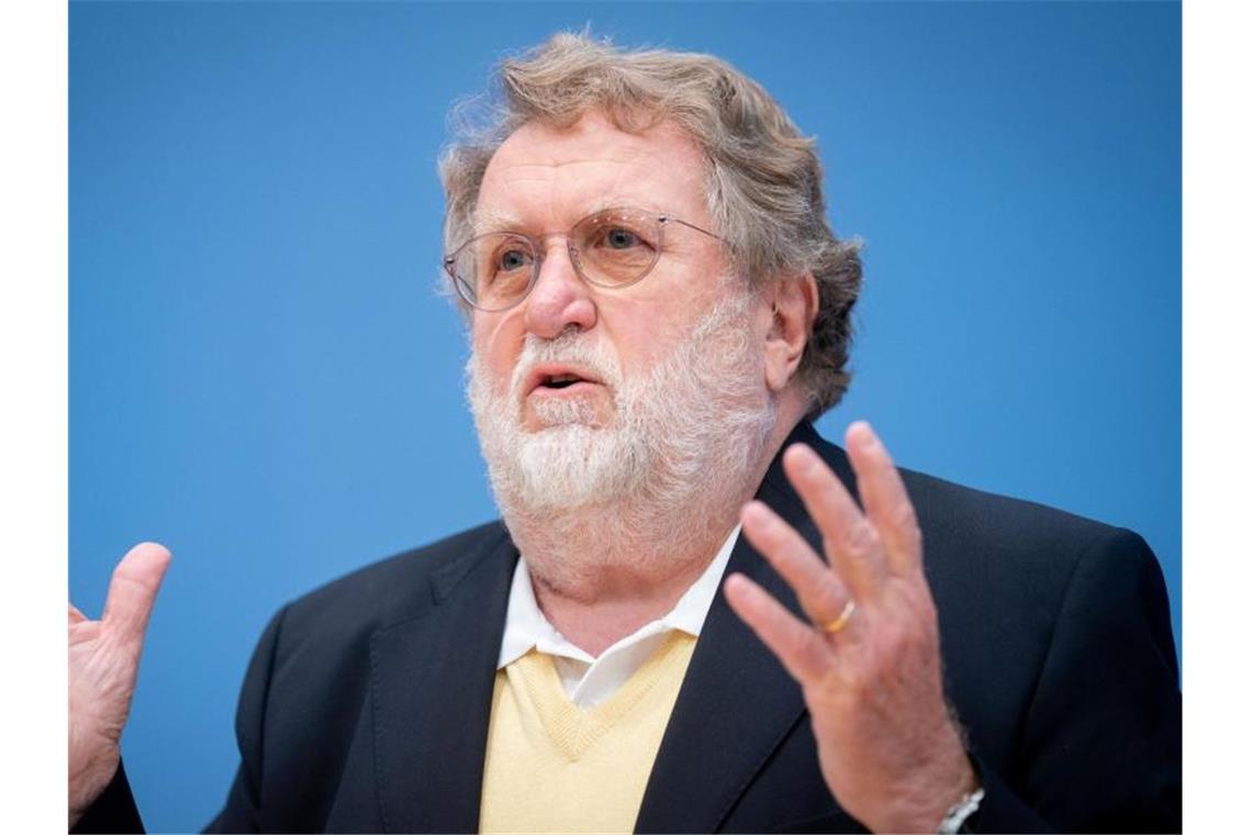 Stiko-Chef: Beschlussentwurf zu Kinder-Impfung verschickt Thomas Mertens, Vorsitzender der Ständigen Impfkommission, glaubt nicht an eine generelle Impf-Empfehlung für Kinder. Foto: Kay Nietfeld/dpa/Archivbild
