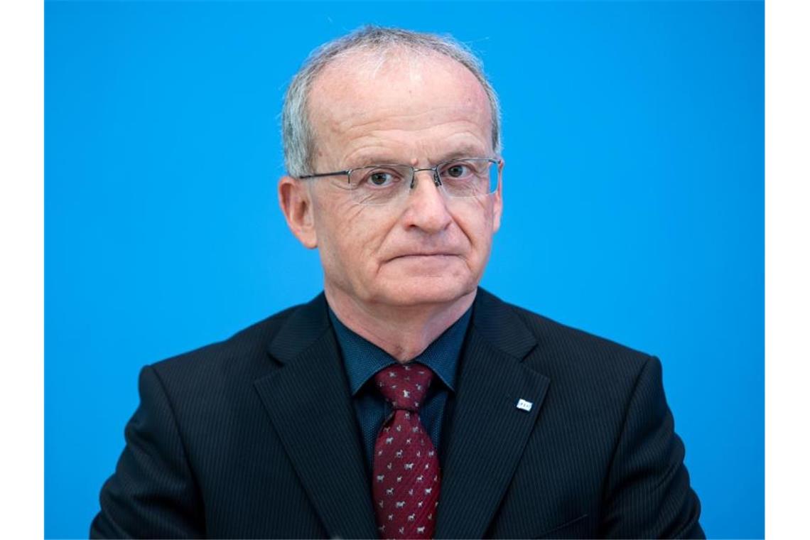 Experte: Tierseuchen gelangen zunehmend nach Deutschland Thomas Mettenleiter, Leiter des Friedrich-Loeffler-Instituts - Bundesforschungsinstitut für Tiergesundheit. Foto: Bernd von Jutrczenka/dpa