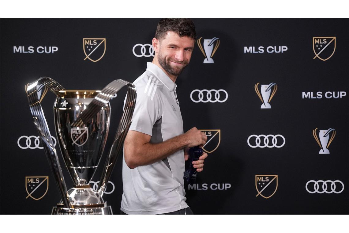 Thomas Müller hat den MLS-Cup im Blick.
