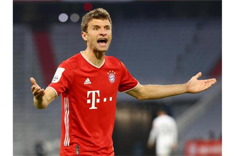 Thomas Müller hat seine Aussagen zu Transfers und Gehaltsverzicht beim FC Bayern klargestellt. Foto: Kai Pfaffenbach/Reuters/Pool/dpa