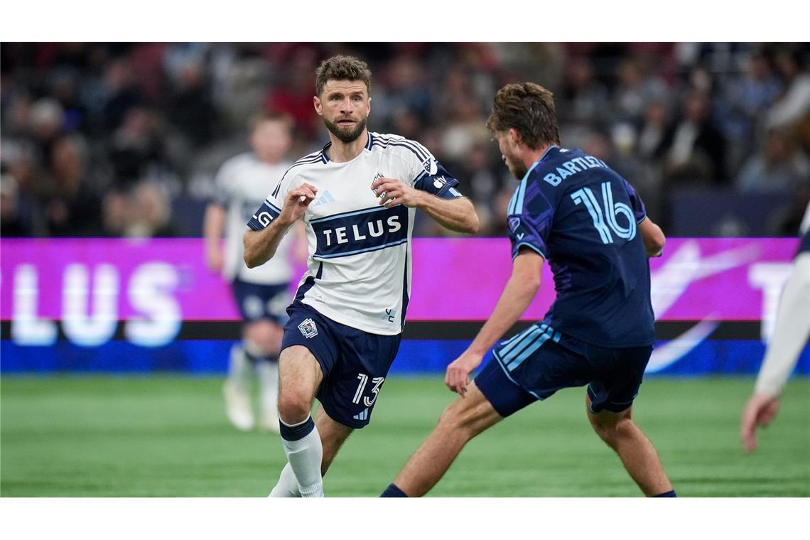 Thomas Müller (l) gehört zu den Spielern mit den höchsten Jahresgehältern in der MLS. (Archivbild)