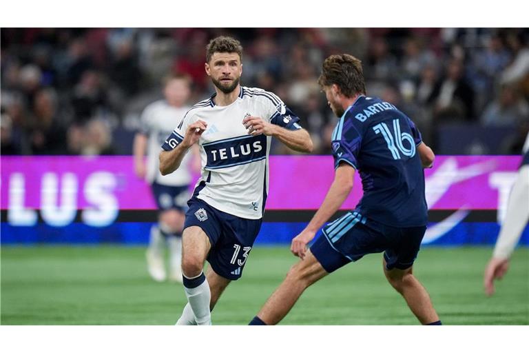 Thomas Müller (l) gehört zu den Spielern mit den höchsten Jahresgehältern in der MLS. (Archivbild)