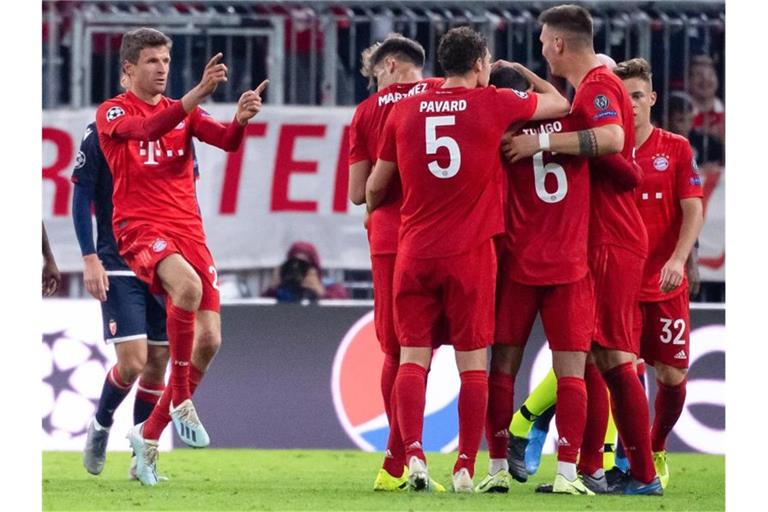 Thomas Müller (l) und Co. setzten sich souverän gegen Belgrad durch. Foto: Sven Hoppe