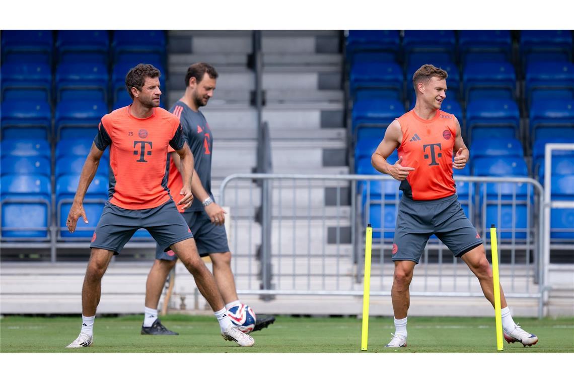 WM-Flop droht: Bayern-Stars "auf gepackten Koffern" Thomas Müller präpariert sich für sein letztes (?) Bayern-Spiel. Rechts Joshua Kimmich.