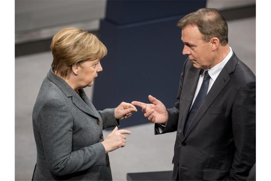 Thomas Oppermann Ende 2015 im Gespräch mit Angela Merkel. Die Kanzlerin würdigt Oppermann als „fairen sozialdemokratischen Partner“. Foto: picture alliance / dpa