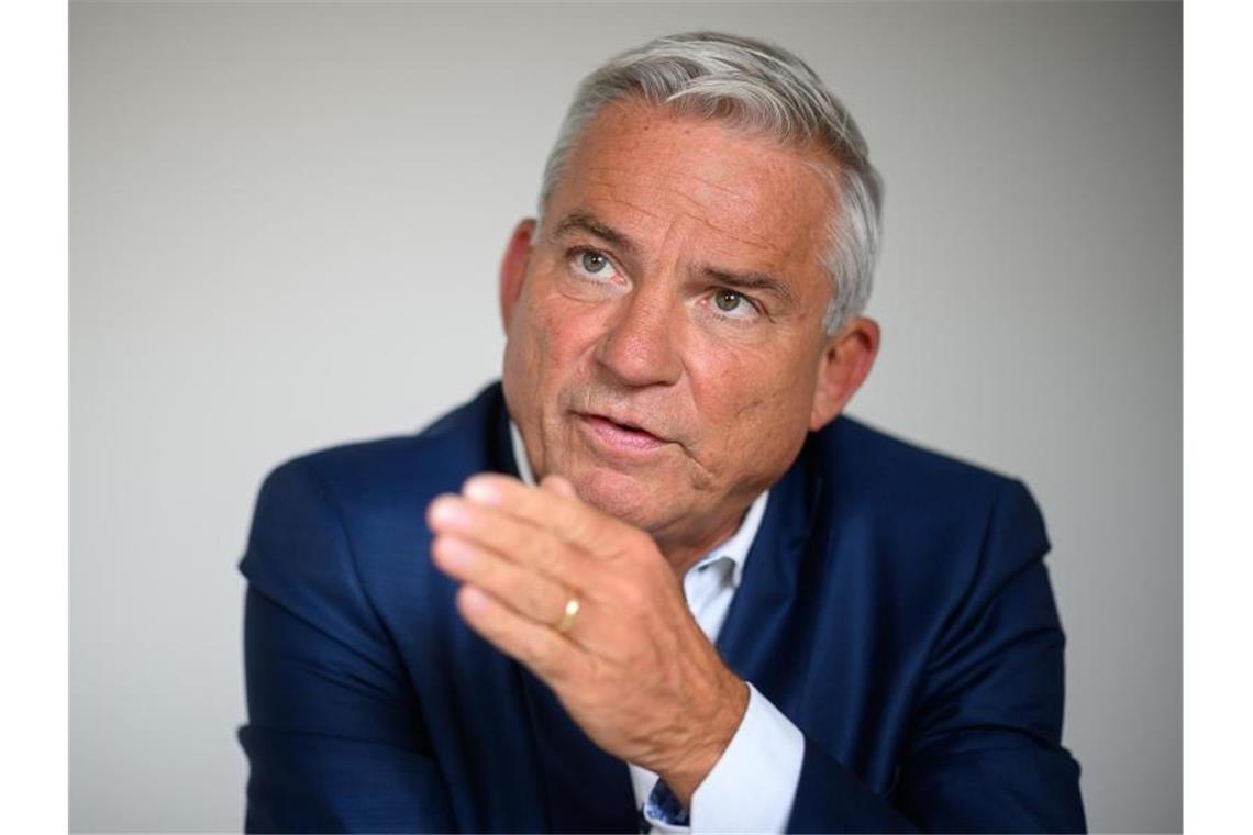 Handy-Ortung in 925 Fällen bei Vermisstensuche eingesetzt Thomas Strobl (CDU), baden-württembergischer Innenminister. Foto: Sebastian Gollnow/Archivbild