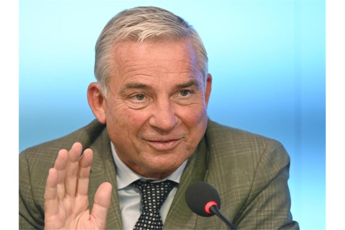 Thomas Strobl (CDU), Innenminister von Baden-Württemberg, spricht. Foto: Bernd Weißbrod/dpa/Archivbild