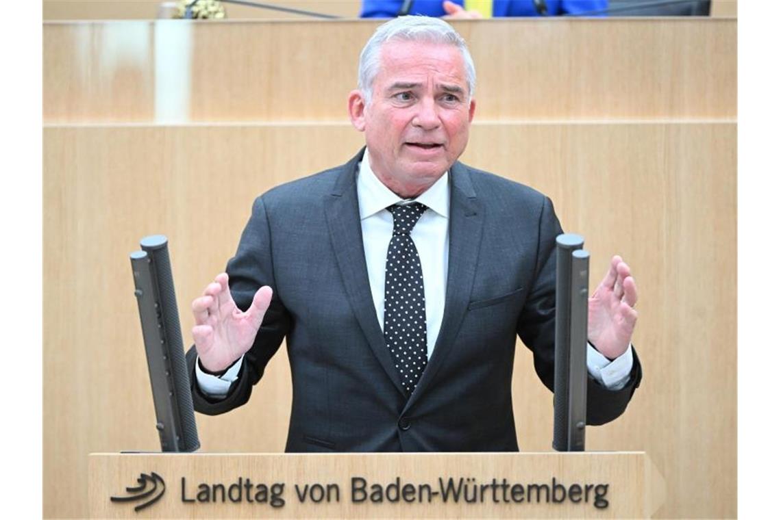 Strobl warnt vor unkontrollierter Einreise Thomas Strobl (CDU), Innenminister von Baden-Württemberg, spricht. Foto: Bernd Weißbrod/dpa/Archivbild