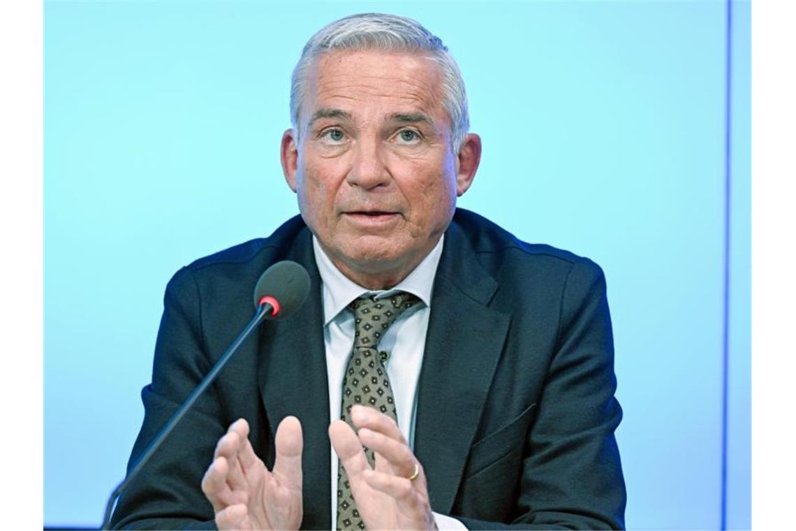 Strobl will engere EU-Zusammenarbeit bei Katastrophenschutz Thomas Strobl (CDU), Innenminister von Baden-Württemberg, spricht im Landtag. Foto: Bernd Weißbrod/dpa/Archiv