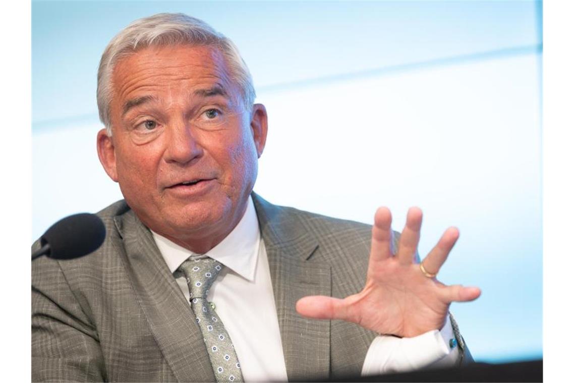 Strobl: Corona-Kontrollen sorgen für weniger Verstöße Thomas Strobl (CDU), Minister für Inneres, Digitalisierung und Migration von Baden-Württemberg, spricht während der Pressekonferenz der Landesregierung Baden-Württemberg. Foto: Sebastian Gollnow/dpa/Archiv