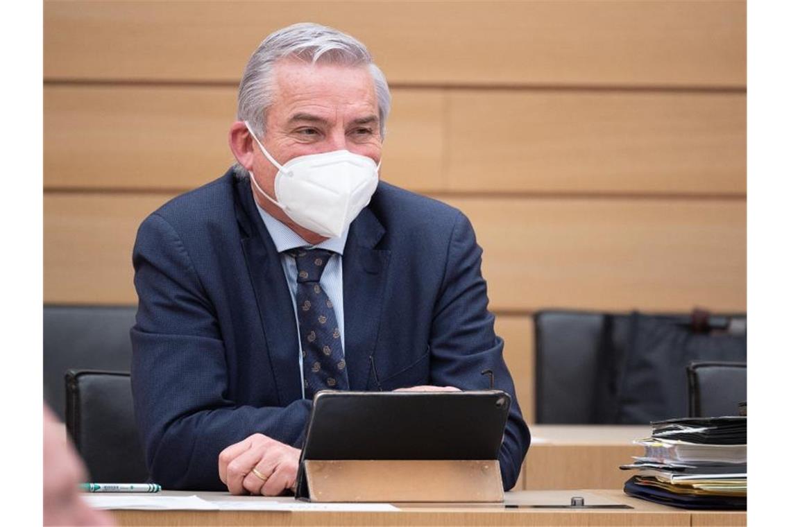 Strobl fordert geringere Fixierung auf Inzidenzwerte Thomas Strobl (CDU) sitzt im Landtag von Baden-Württemberg. Foto: Sebastian Gollnow/dpa/Archivbild