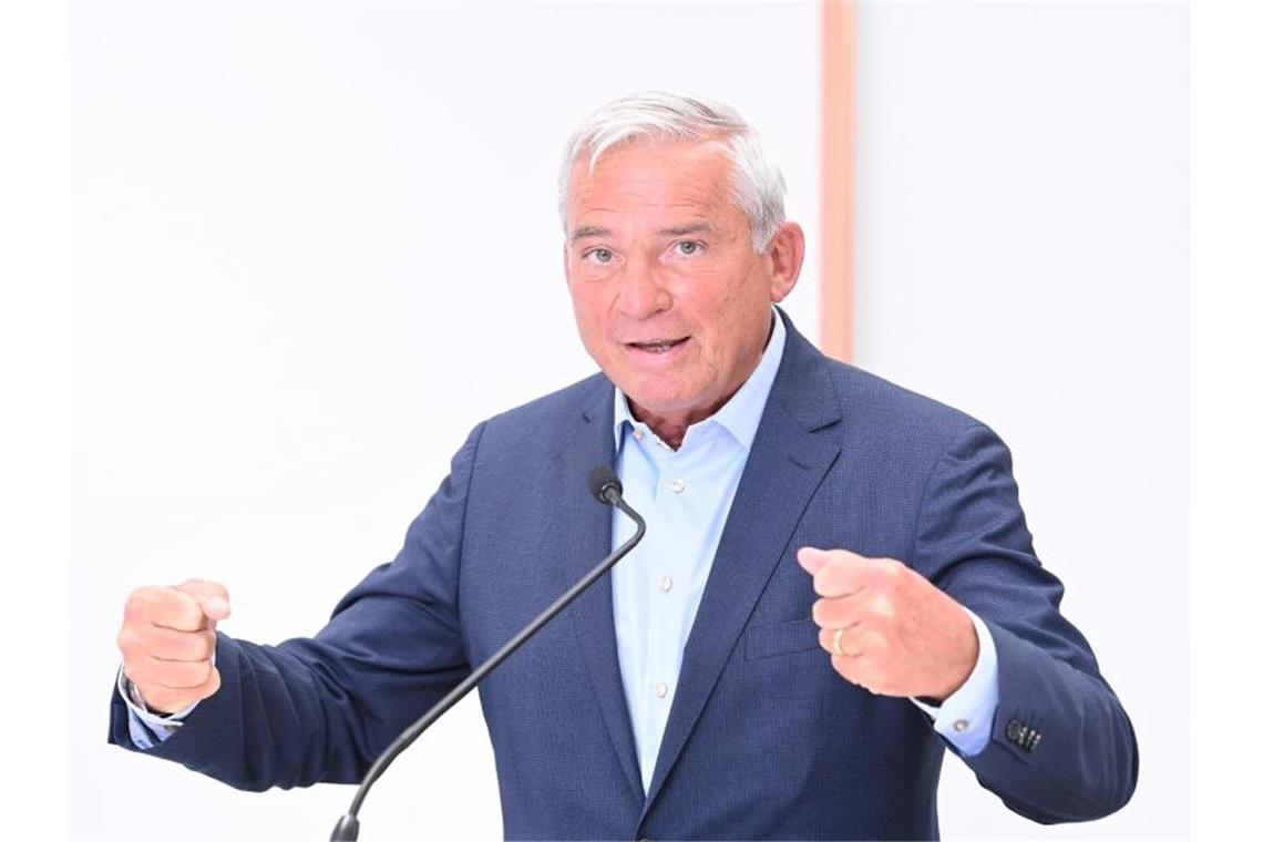 Strobl: „Koalition will ihrer Zeit voraus sein“ Thomas Strobl (CDU) spricht bei einem Pressestatement. Foto: Bernd Weißbrod/dpa/Archivbild