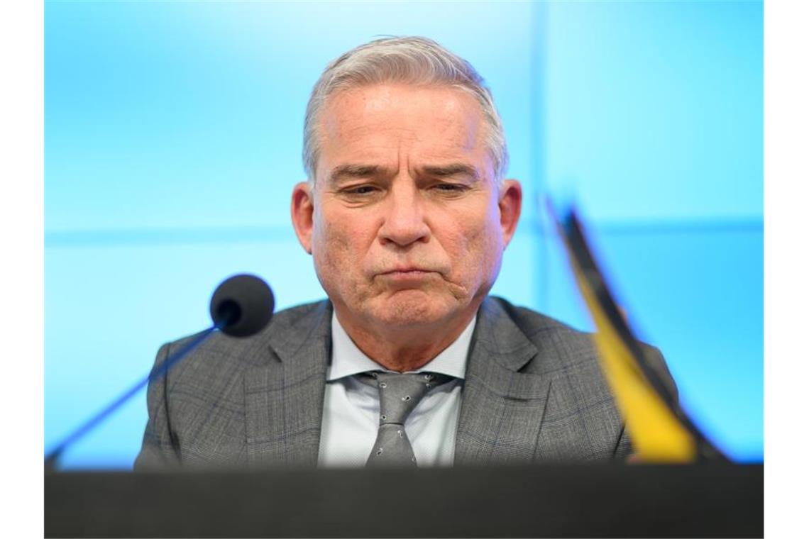 Bescheinigungen für Berufspendler online abrufbar Thomas Strobl, Innenminister von Baden-Württemberg, nimmt an einer Pressekonferenz teil. Foto: Sebastian Gollnow/dpa