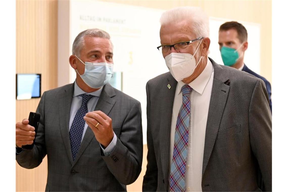 Thomas Strobl (l, CDU) und Winfried Kretschmann (r, Bündnis 90/Die Grünen). Foto: Bernd Weißbrod/dpa