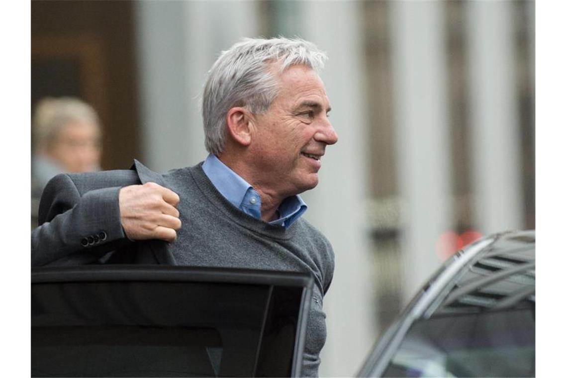 Thomas Strobl steigt aus seinem Dienstwagen. Foto: Silas Stein/dpa/Archiv