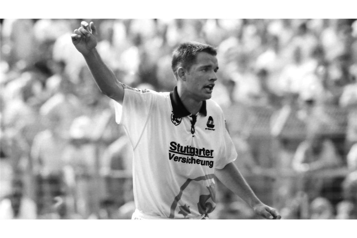 Thomas Tuchel  im Trikot der Stuttgarter Kickers. Die einzigen beiden Spielerstationen des Welt-Trainers (2021) vom FC Bayern im aktiven Bereich hießen Stuttgarter Kickers (1992 bis 1994) und SSV Ulm 1846 (1994 bis 1998).
