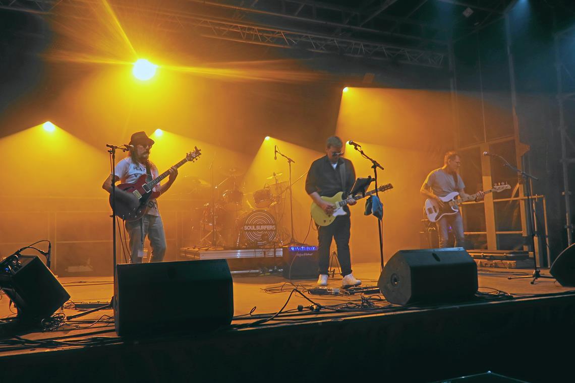 Thomas Werner (von links), Nils Steinhöfer, Olaf Radke und Matthias Dinkelacker an den Drums präsentieren ihre selbst geschriebenen Songs in Frankreich. Foto: Soulsurfers