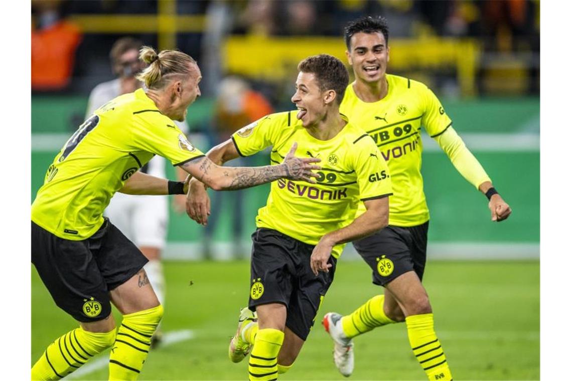 Joker als Matchwinner: Hazard erlöst BVB Thorgan Hazard (M.) traf doppelt für den BVB. Foto: David Inderlied/dpa