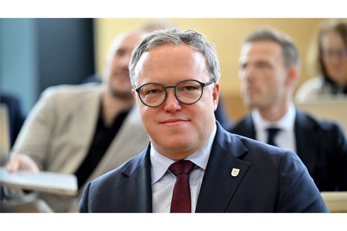 Thüringens Ministerpräsident Mario Voigt (CDU) hat ein konstruktives Misstrauensvotum überstanden.