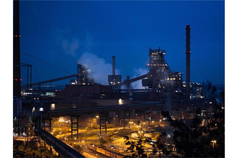 Thyssenkrupp hat das größte Investitionsprogramm für seine Stahlsparte seit vielen Jahren beschlossen. Foto: Marcel Kusch/dpa