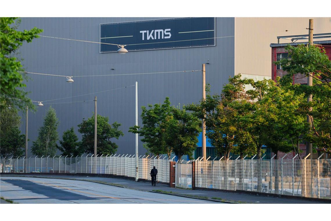 Deutschlands größte Marinewerft TKMS wird eigenständig Thyssenkrupp rechnet damit, dass die Abspaltung einschließlich Börsengang Mitte Oktober vollzogen werden kann.