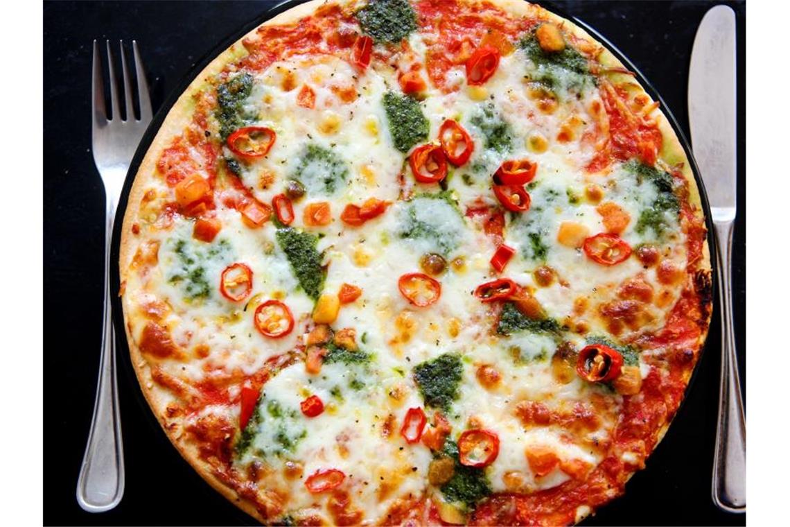 Tiefkühlpizza: Zu viel Zucker, Fett und Salz erhöhen auch das Risiko für Herz-Kreislauf-Erkrankungen und Diabetes. Foto: picture alliance / dpa