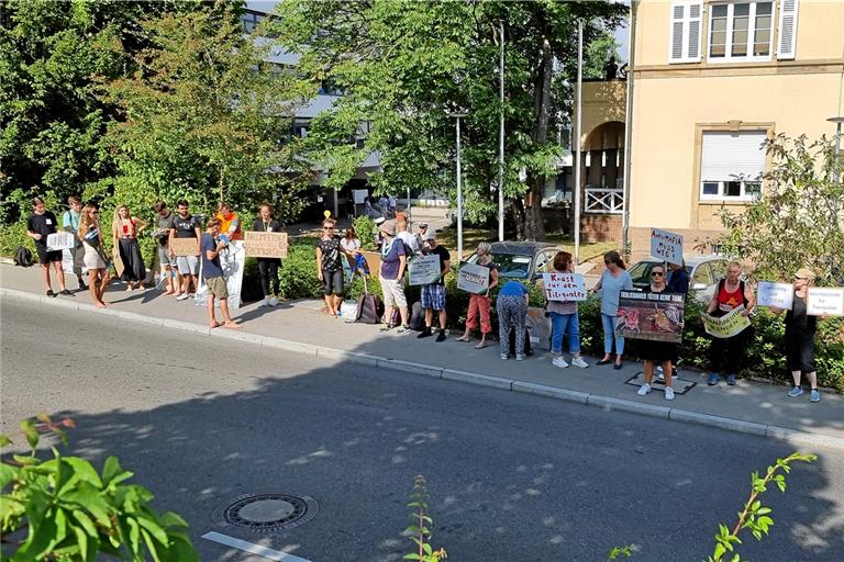 Tierrechtsdemo von Liberation Stuttgart vor dem Veterinäramt in Backnang. Foto: Florian Muhl