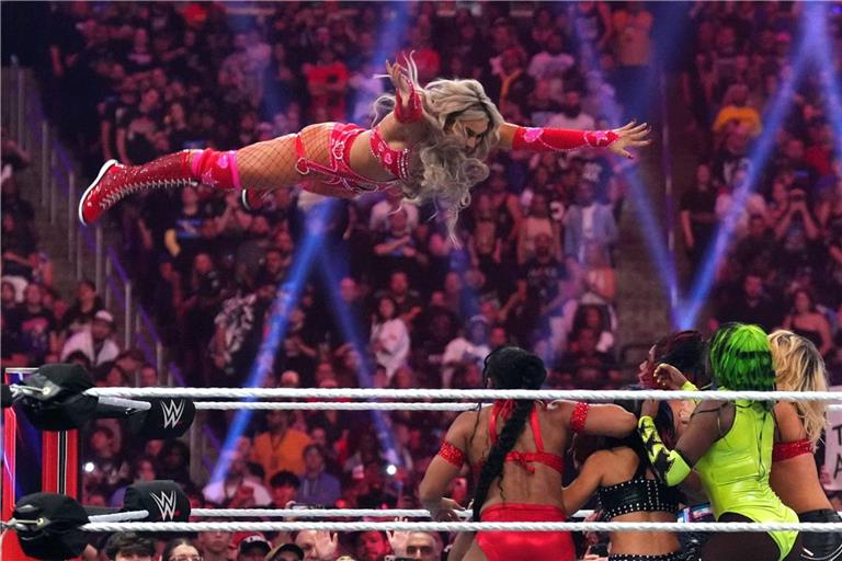 Tiffany Stratton (hier beim "Royal Rumble" 2024) tritt bei "Crown Jewel" gegen Stephanie Vaquer an.