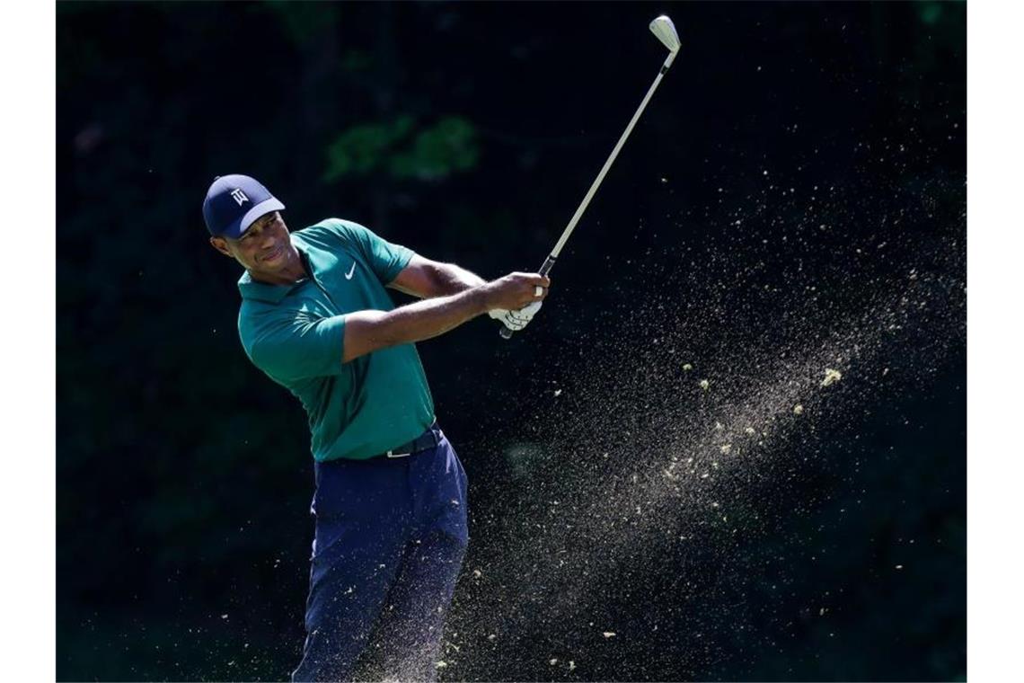 Golfstar Woods steigert sich bei Memorial Tournament in Ohio Tiger Woods aus den USA hat am dritten Tag eine 71er-Runde hingelegt. Foto: Darron Cummings/AP/dpa