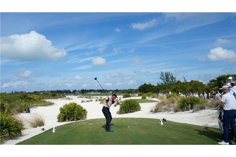 Tiger Woods startete auf den Bahamas mit einer 75er-Runde.