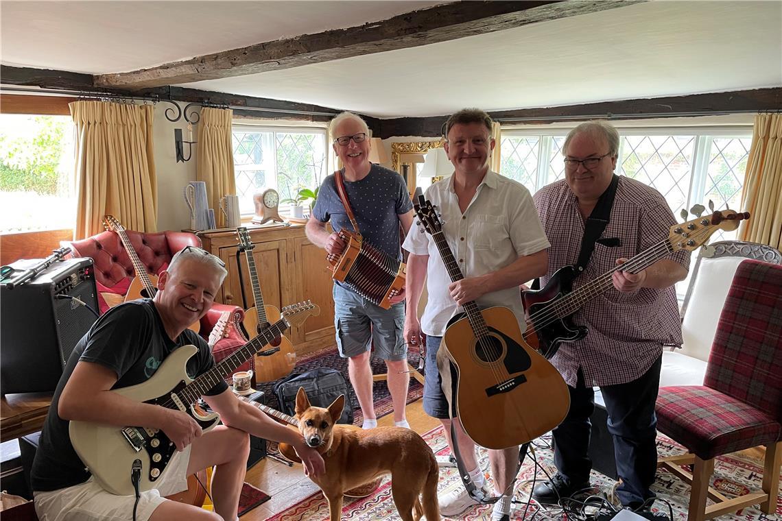 Tim Hancock, Myles Barrett, Anver Anderson und Roy Bartholomew (von links) sowie Drummer Rob Hancock (nicht im Bild) bilden die Chelmsforder Band Gentlemen of Io. Foto: Gentlemen of Io