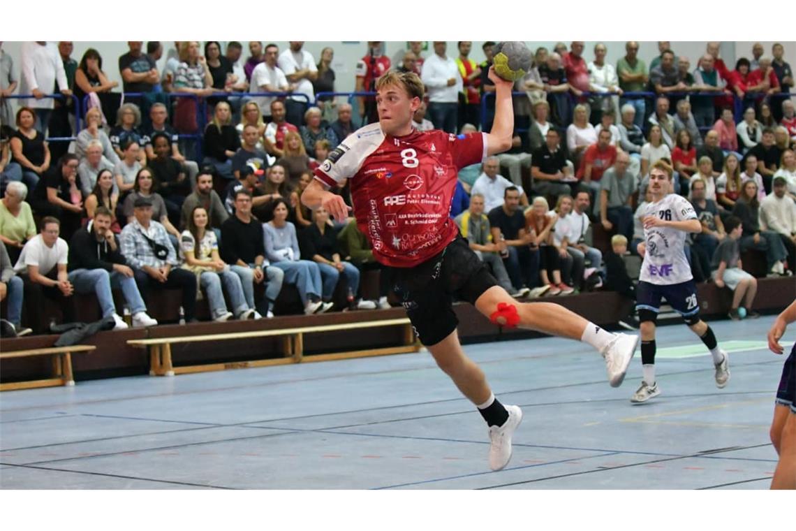 Tim Köhler avanciert mit acht Feldtoren zum erfolgreichsten Schützen der Oberliga-Handballer des TV Oeffingen.