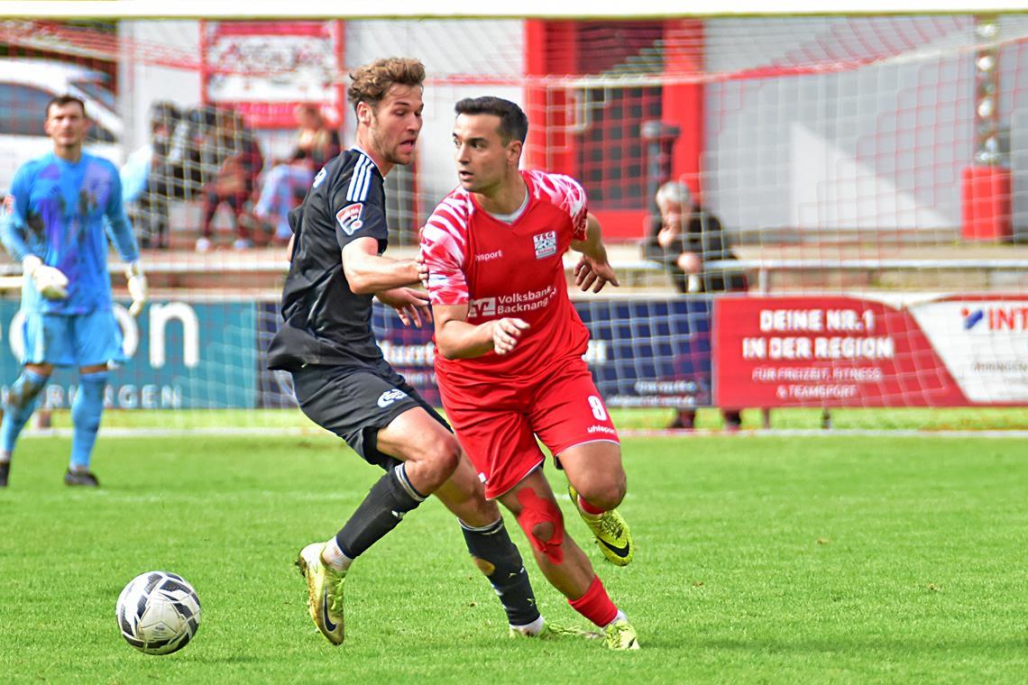 Tim Pöhler (rechts) hat im Pokal seinen ersten Startelfeinsatz nach langer Verletzungspause gehabt. Foto: Tobias Sellmaier