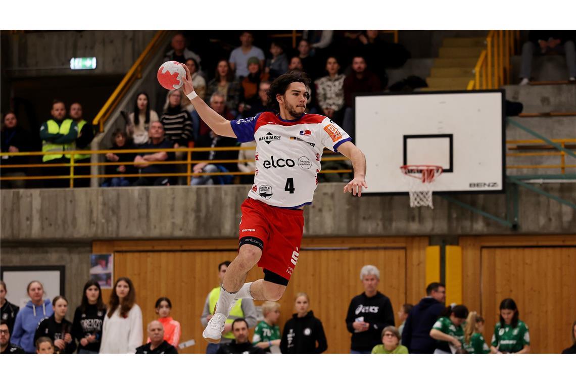 Tim Ruggiero-Matthes setzt für den HBW zum Torwurf an.