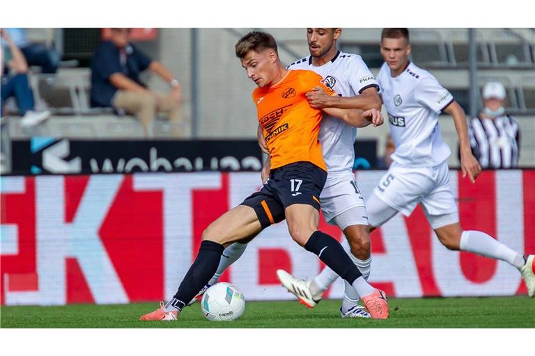 Tim Schwaiger glich für den Oberligisten 1. CfR Pforzheim gegen seinen Ex-Club SSV Reutlingen zum 1:1-Endstand aus.  

IMAGO/Eibner-Pressefoto/Jani Pless