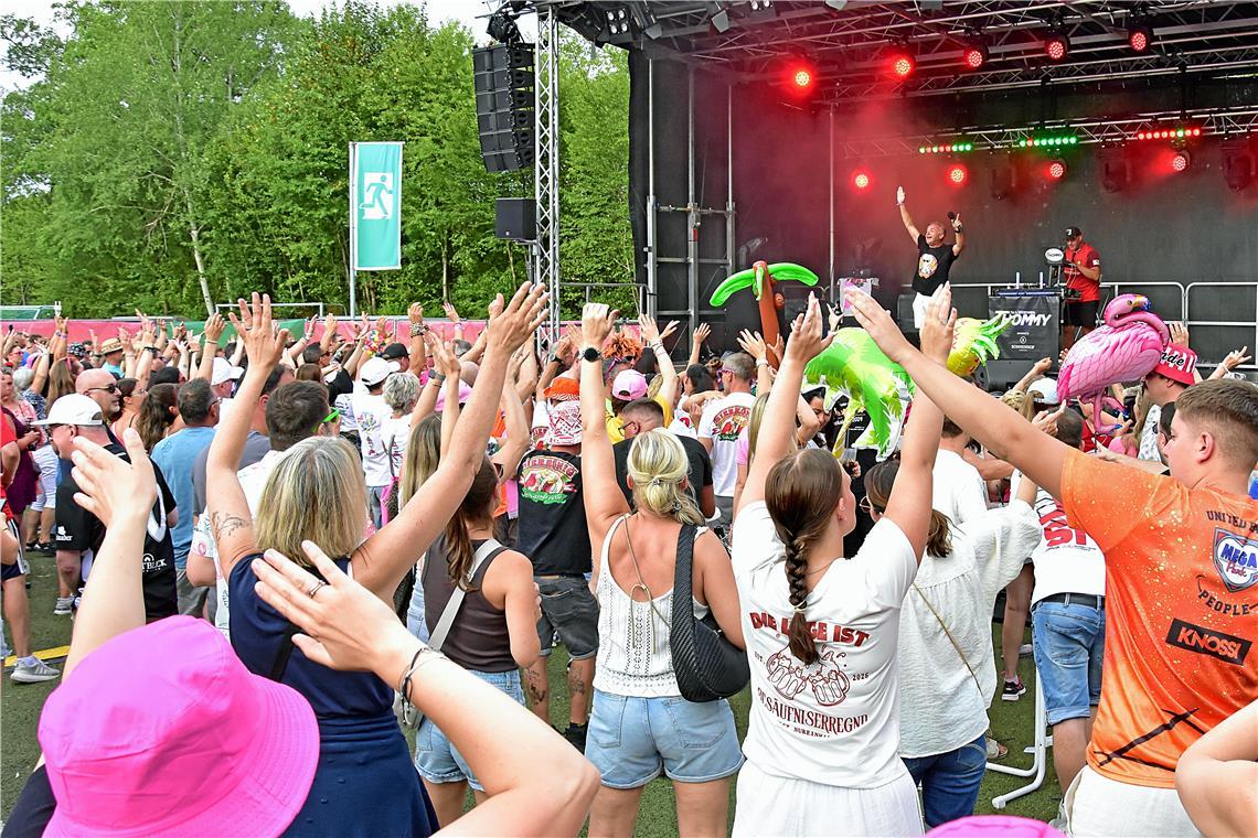 Tim Toupet auf der Bühne. Mallorca-Party in Aspach. SK