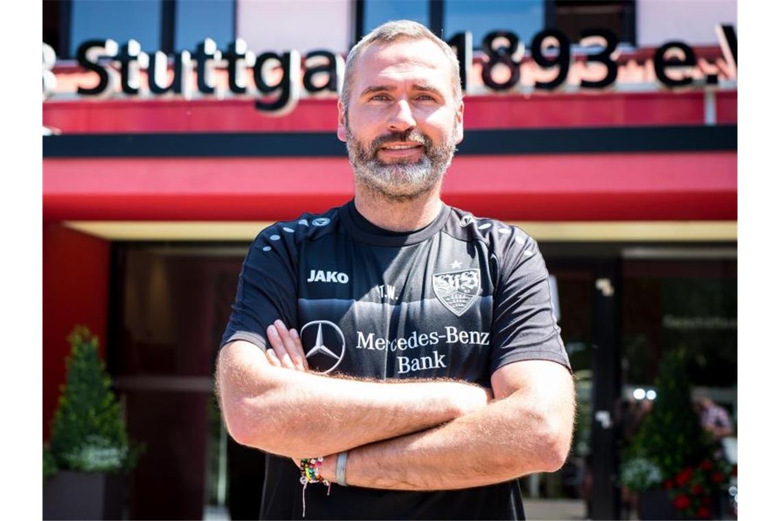 4500 Fans beim Trainingsauftakt von Absteiger VfB Stuttgart Tim Walter, neuer Trainer des VfB Stuttgart. Foto: Christoph Schmidt